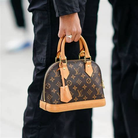 coprispalla louis vuitton|Louis Vuitton alma handbags.